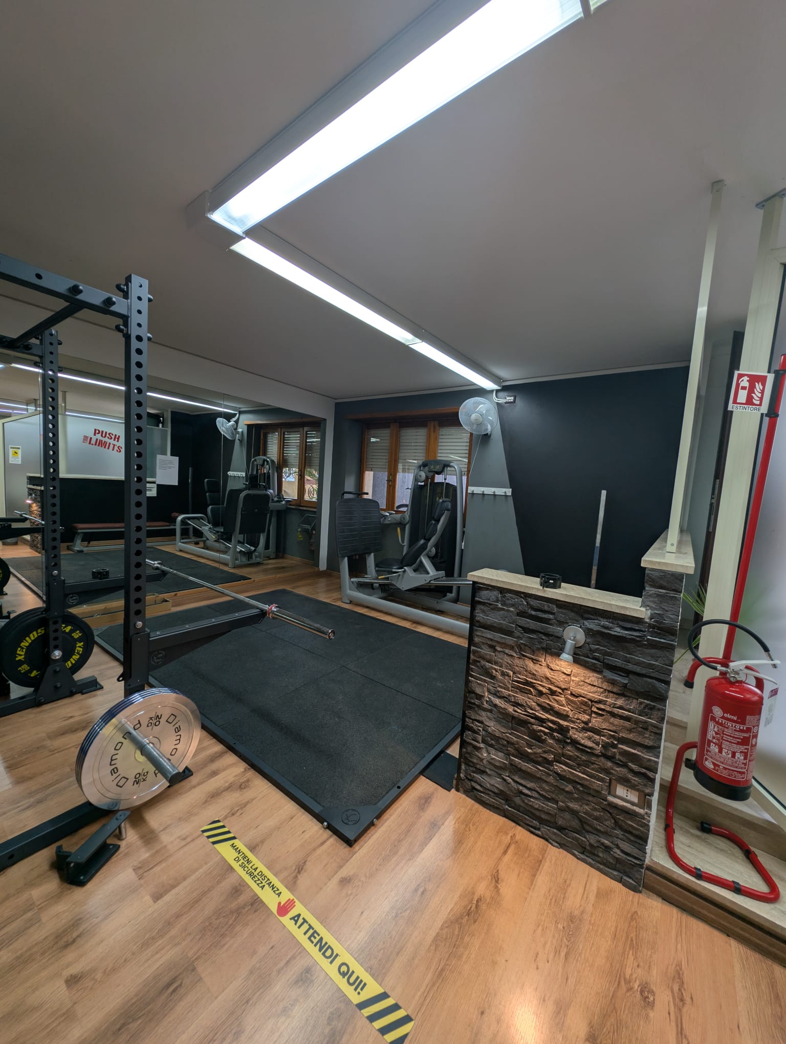 Beast Gym - Area pesi con rack